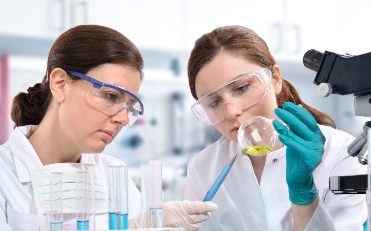 Лабораторные исследования – надежный способ проверить качество лекарств - Европласт Лепнина